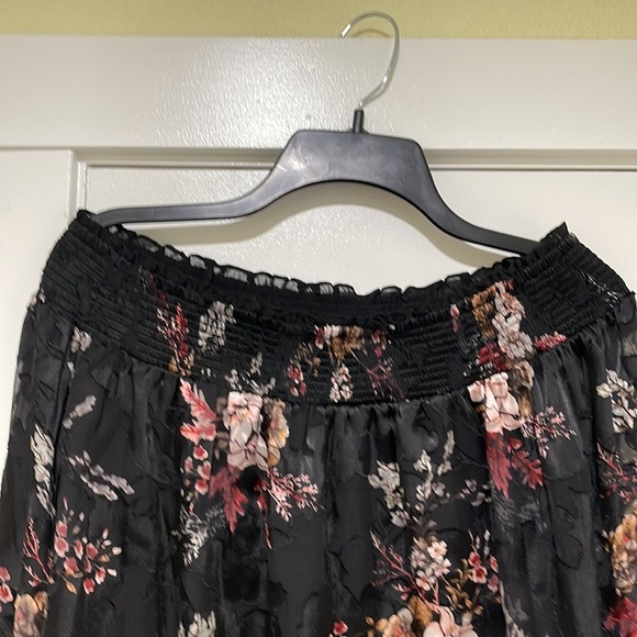 WHBM Shoulder Elastic Blouse - Picture 6 of 8